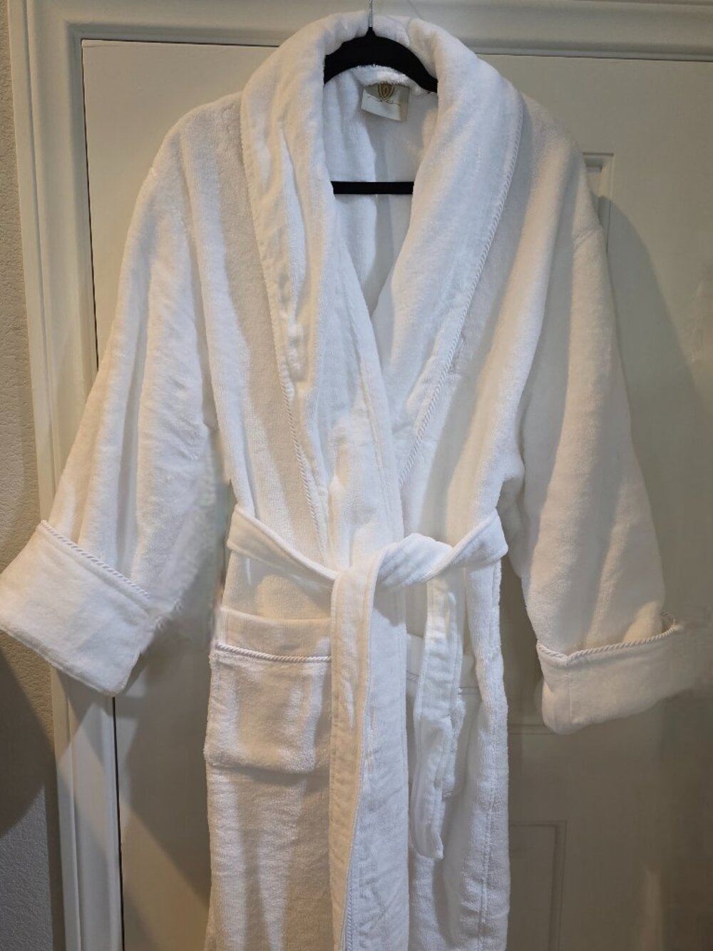 New!! Men's White Lux Robe